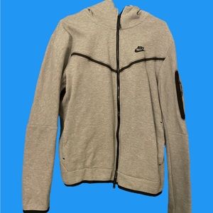 Nike Tech fleece (L)